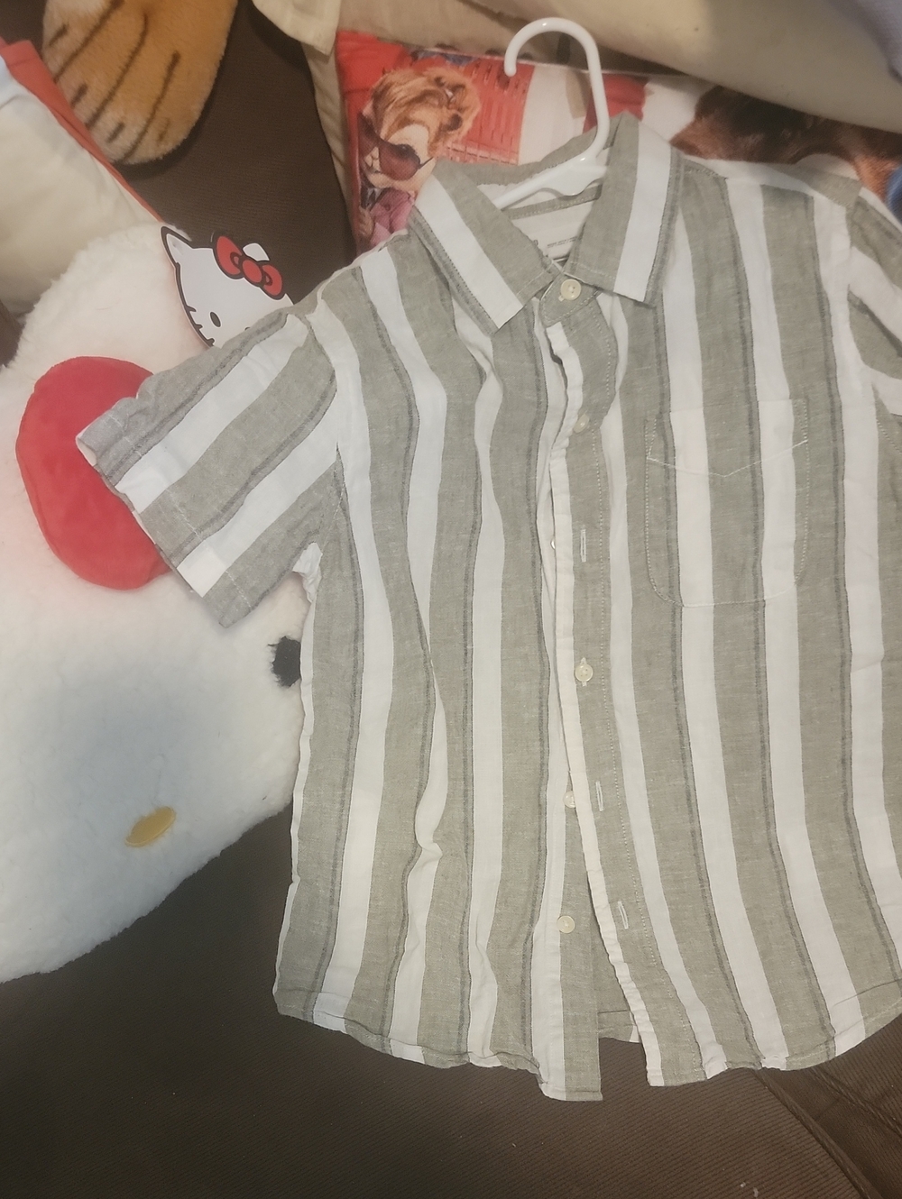 GAP Boys Size 6 Short-Sleeve Button-Up Shirt in White and Olive Stripe